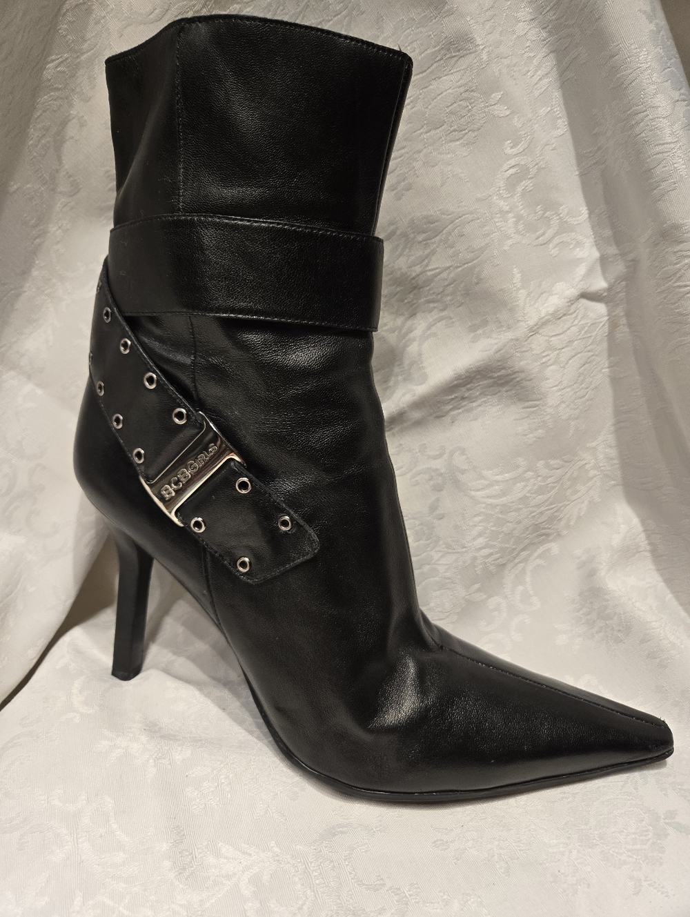 BCBG GIRLS Black Leather Pointed-Toe Stiletto Ankle Boot 9M Grommets Non Slip
